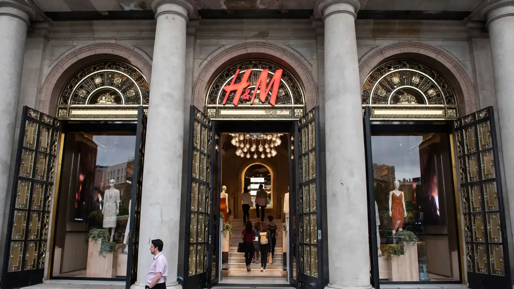 H&M Halloween AR