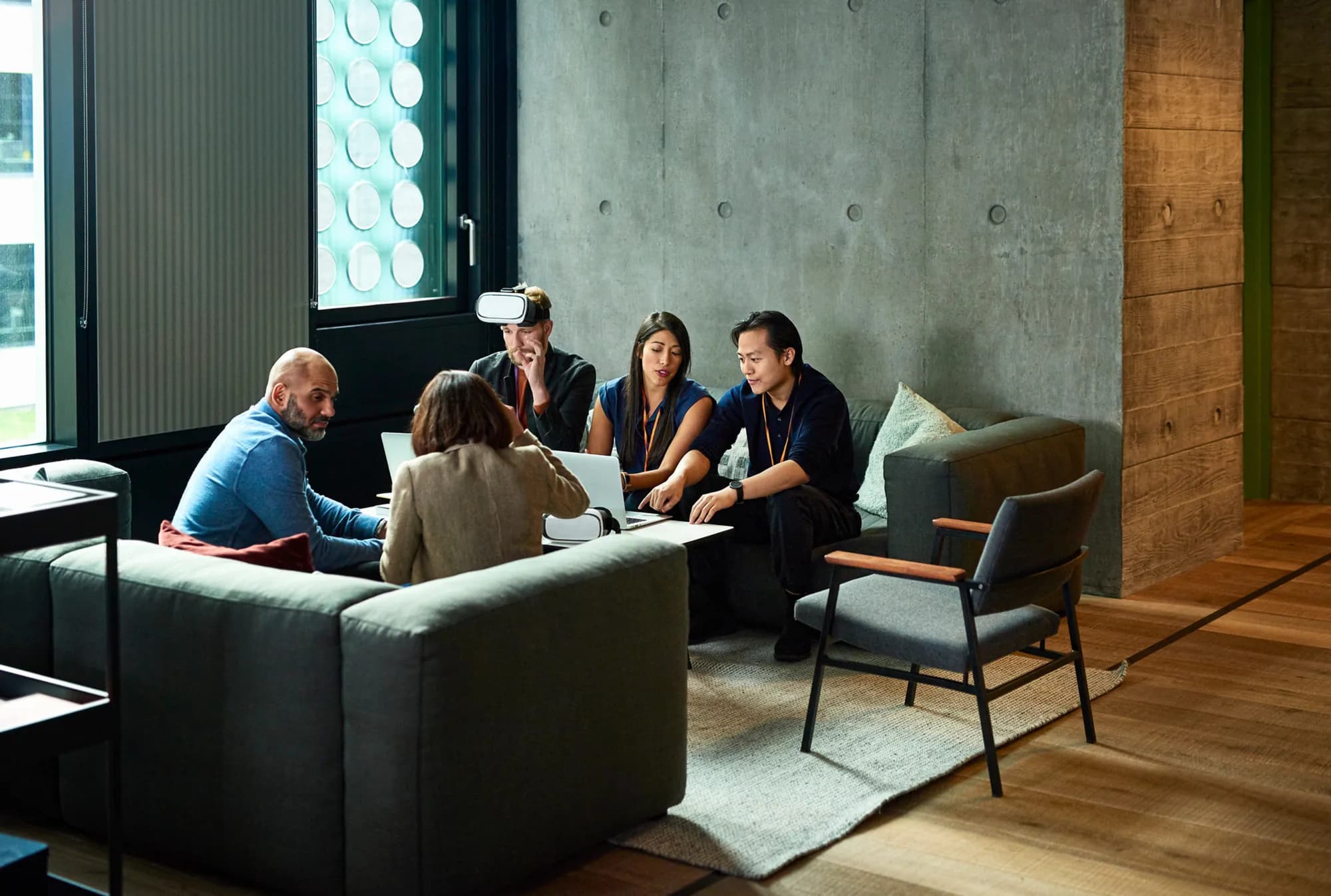 Sessió de brainstorming amb tecnologies immersives